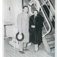 Harold Freedlander and his wife Lois posing together in 1939. 